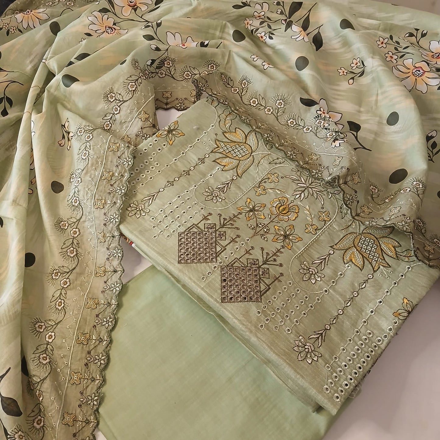 complete pista green doria lawn embroidered suit with trouser and dupatta
