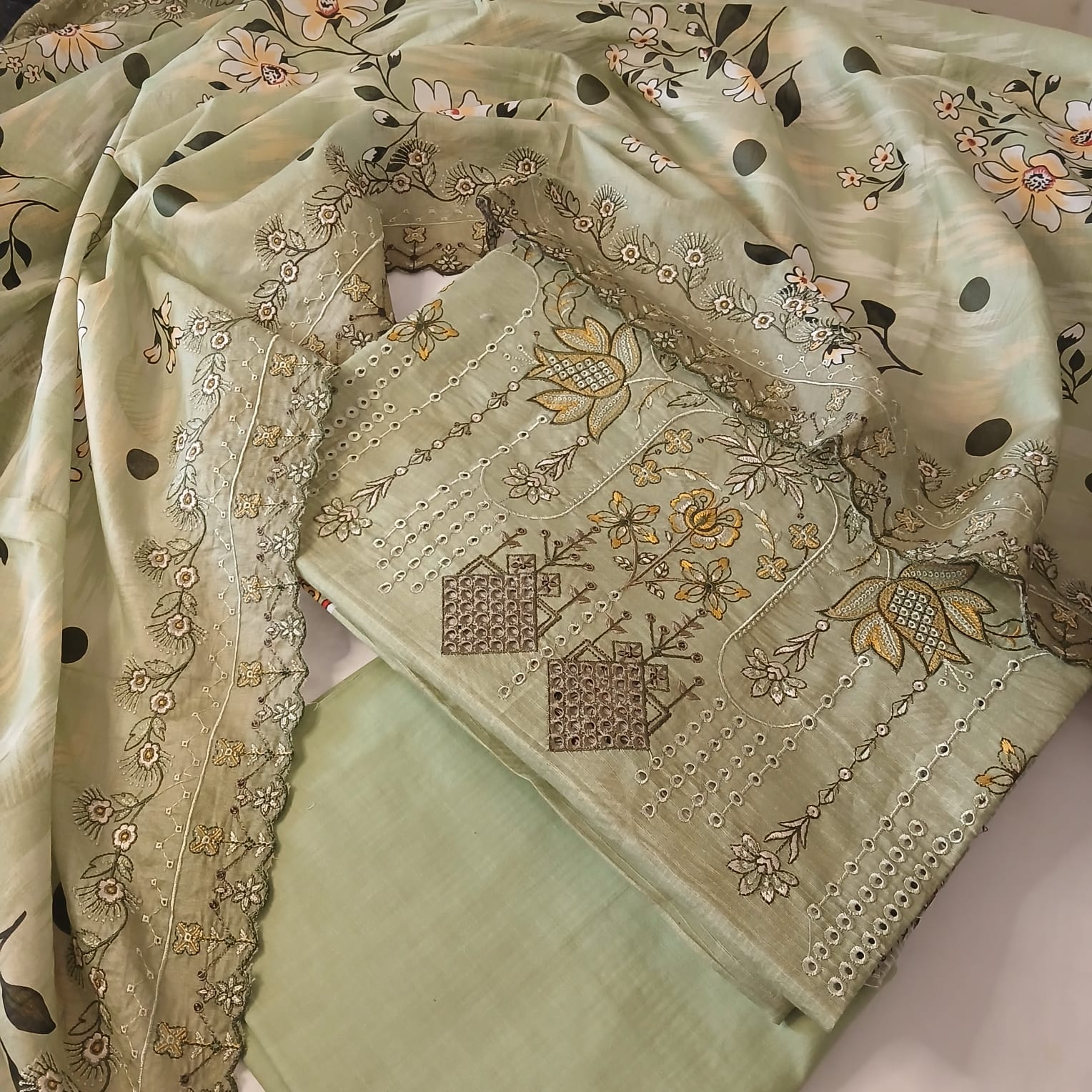 complete pista green doria lawn embroidered suit with trouser and dupatta