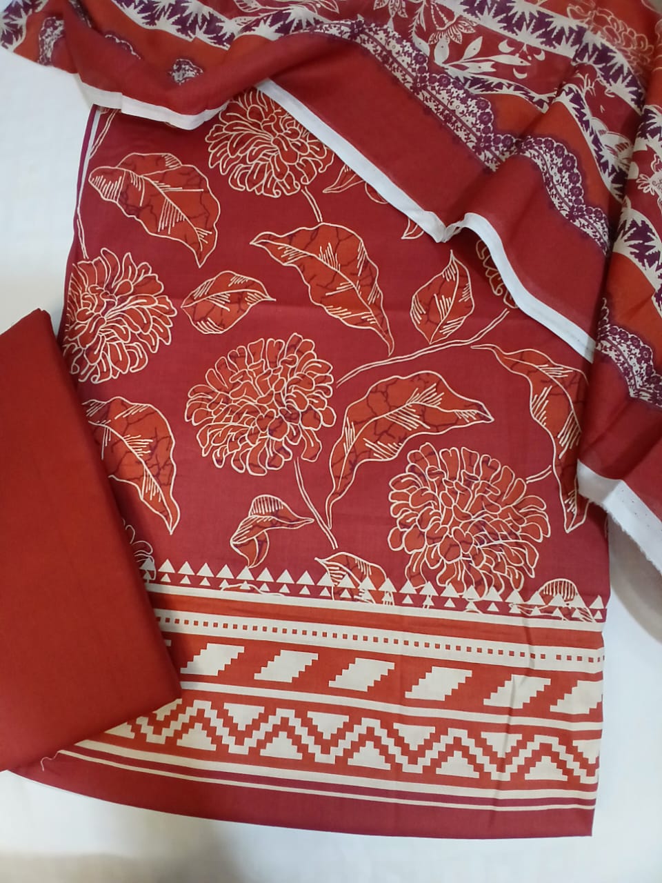 motifz zohra printed lawn shirt red floral design close view