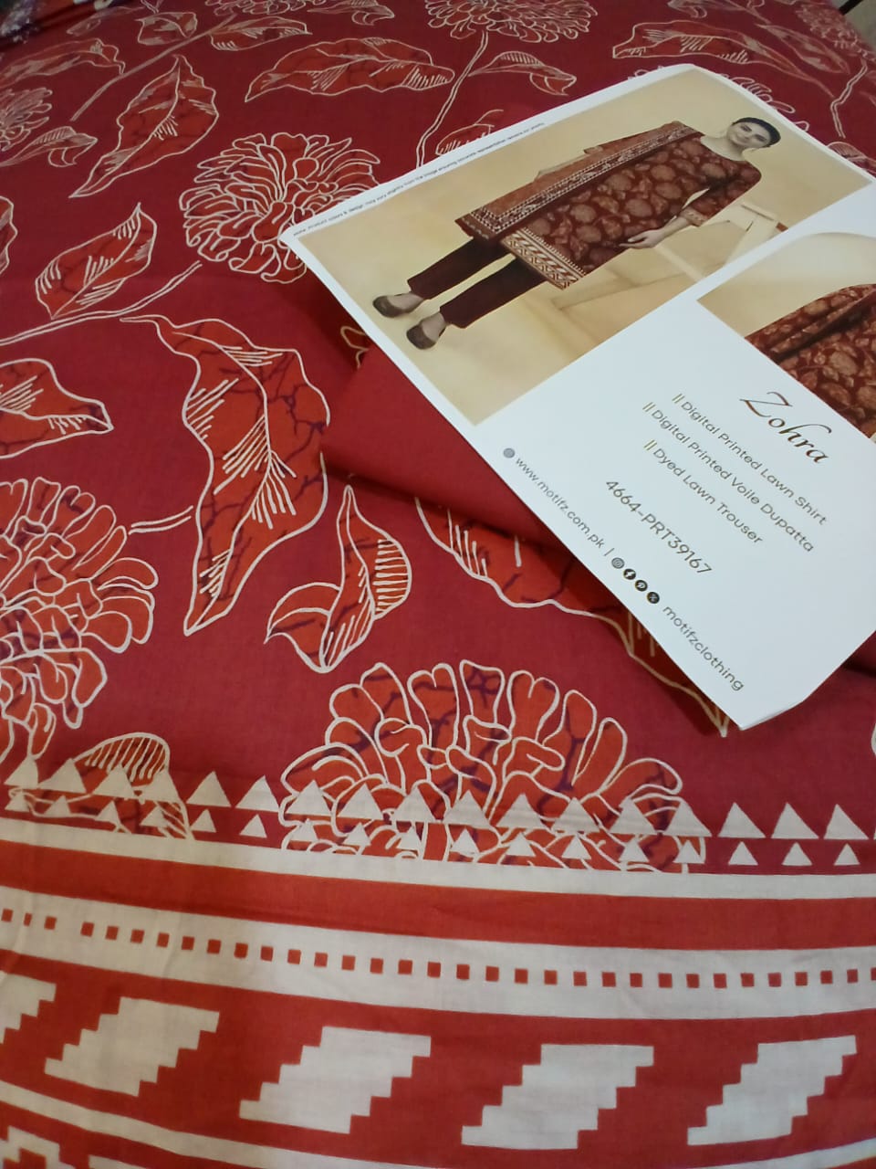 motifz zohra printed lawn dupatta with white border design