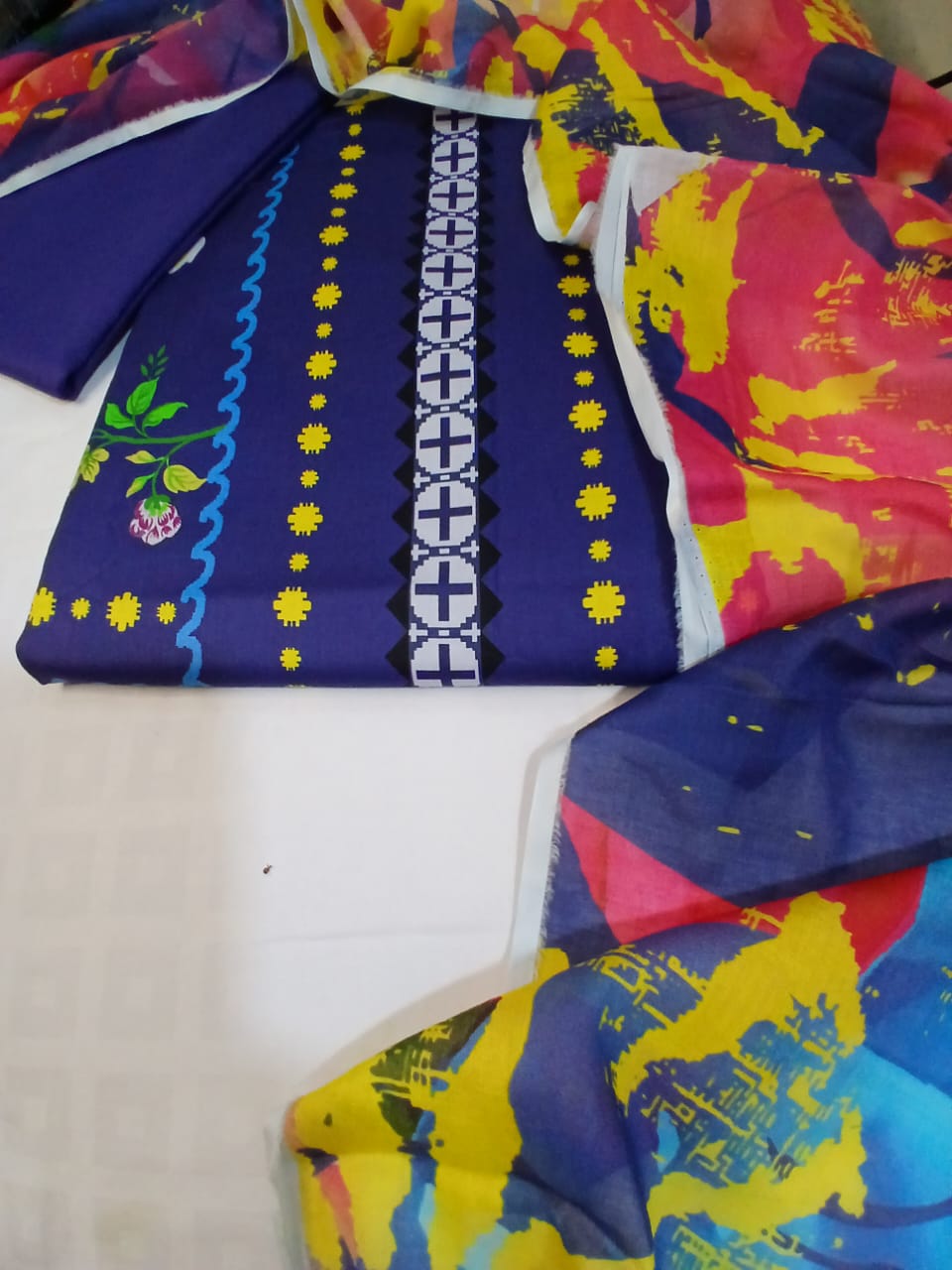 motifz zohra colorful printed lawn dupatta abstract design